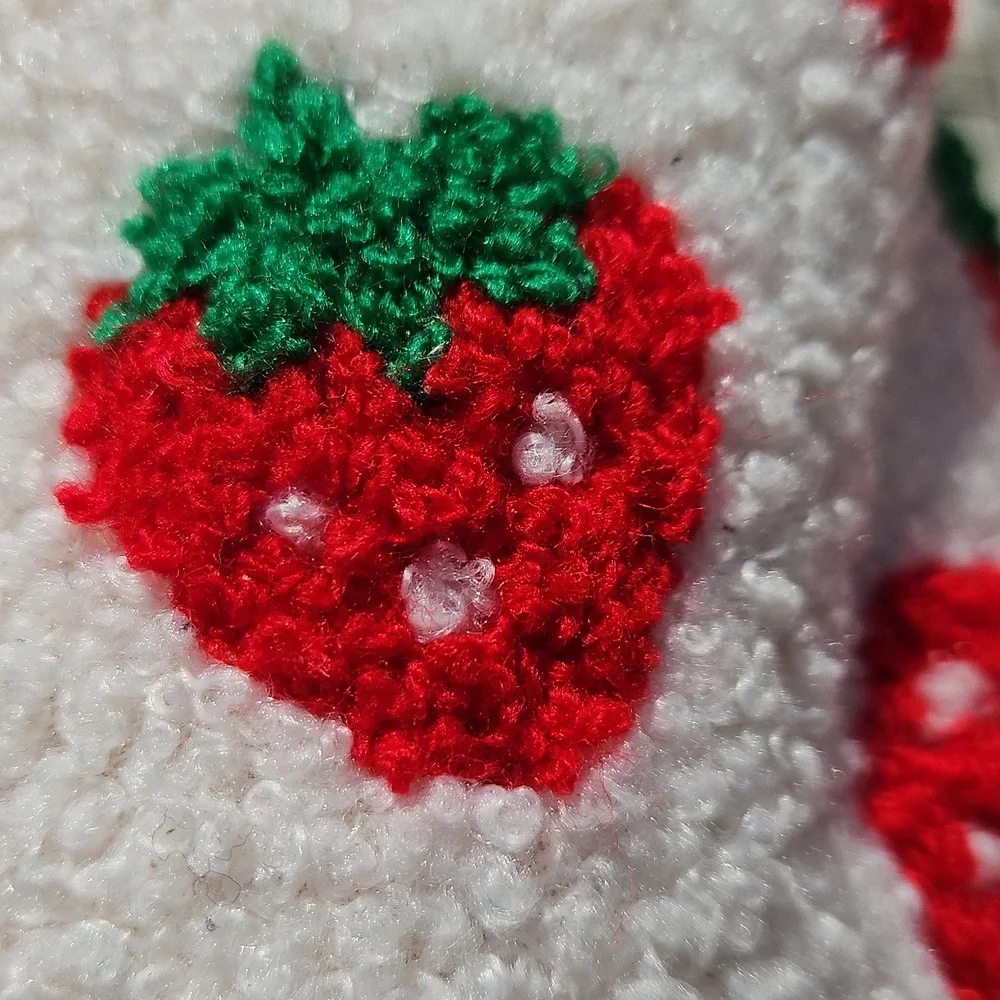 NEW WITH TAGS Kensie Size 6/7 Ivory Red Strawberries Fuzzy Memory Foam Slippers - Picture 3 of 17